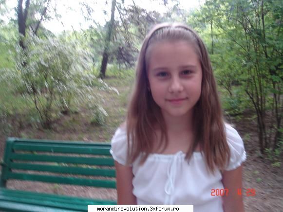 despre noi... sunt anyska ador trupa morandi mai ales randi. -14 ani vreau fiu prietena voastra