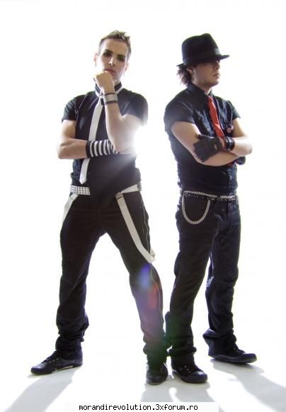 aparitii reviste poza asta vvv mai gaseste oricum