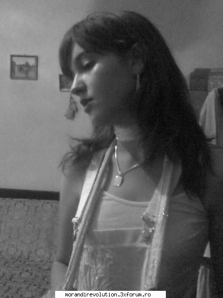 poze membrii forumului simteam vedeta stiam fac.si una dintre ele)        