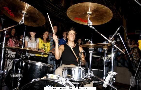 galerie foto prea dragut ...se potriveste prea bine trupei)