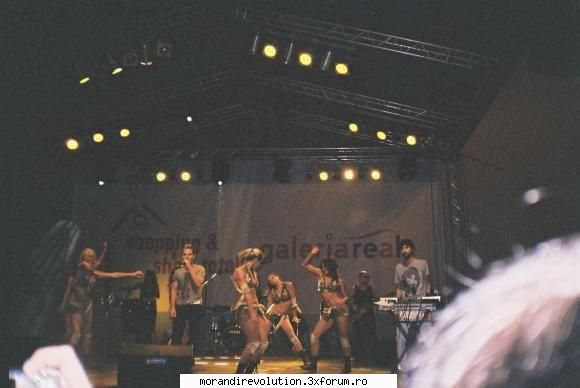 real, cum spus pacat ne-am intalnit deoarece eram mai multi fani...3 presedinte unui fan club (chiar