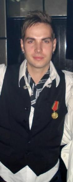 angels regasesc pur simplu fiecare vers cantat fiecare sunet zgomote cum fac alte trupe sau bucur