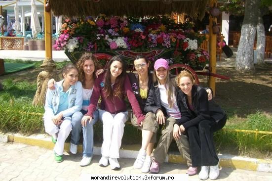 galerie foto stanga anda, mirela, silvia, ruxi, fetele astea :x:x:x:x cele mai tari dansatoare ever Admin