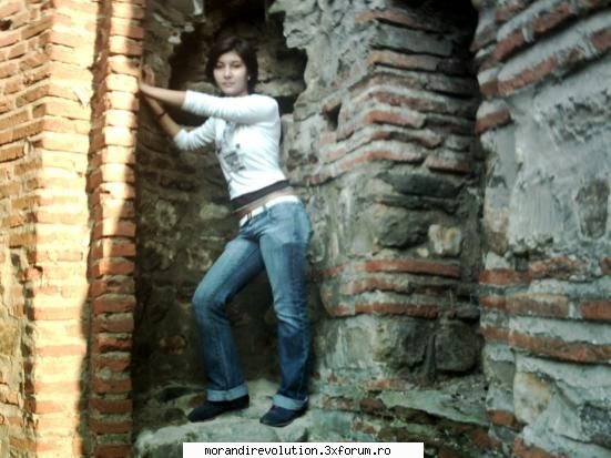 poze membrii forumului :-s mox ..:-s huoo!!)