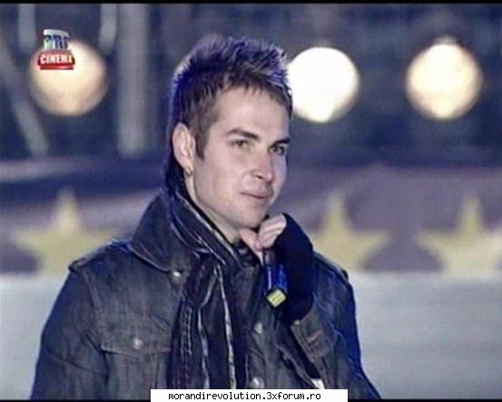 piesa voastra preferata mie imi place crazy world foarte moolt este lenta canta suuuuuper mishto!