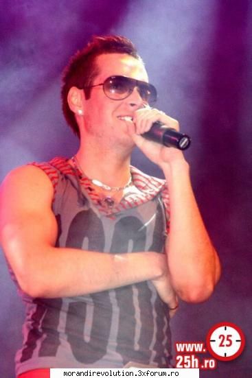 randi cuvinte => deshtept, bun dansator, toate it`s really hot.. >