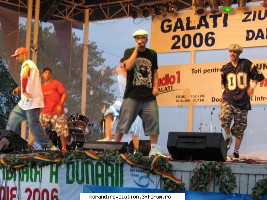 simplu mei ..ii iubesc fff mult mai ales cand venit galati concert oferit show zile mari..prea chiar