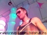 galerie foto poza din disco Moderator