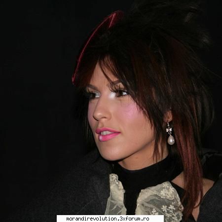Corina - intr-adevar clipu` e super =) - Bands