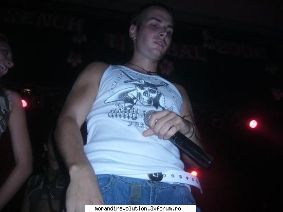 Despre noi... - da e a lui randy:D:D:d.... de la un concert - Membrii Forumului