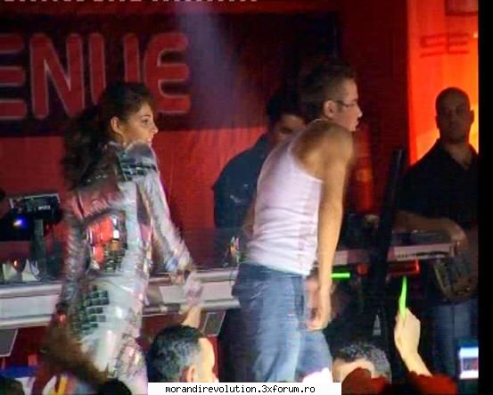 Elena - in actiune amandoi in acelasi timp:)) - Dansatoarele