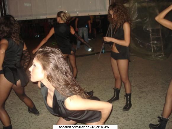 Galerie Foto - hey!!tocmai am venit de la concert...pun cateva - Dansatoarele