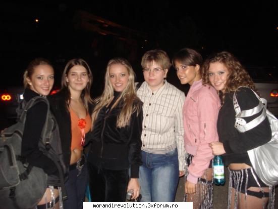 Galerie Foto - fetele..cu cineva - Dansatoarele
