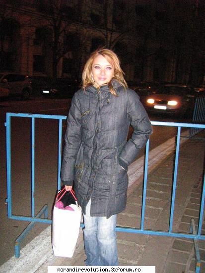 yo eram langa ea si o admiram k sa facut frumoasa :x:x:x:x oana