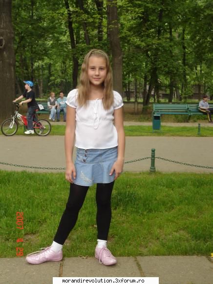 eu in parc 
sunt draguta? poze cu membrii forumului