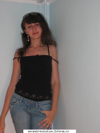 Poze cu membrii forumului - me.. :) nu radetzi da? :) pentru mai multe poze - Membrii Forumului