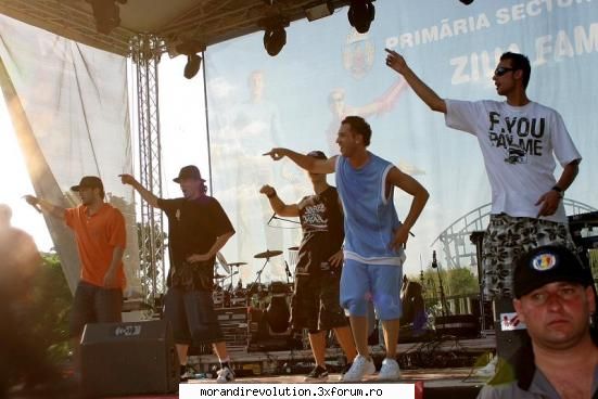 SIMPLU - mdea..nu va mai certati degeaba pt ca nu eu am - Bands